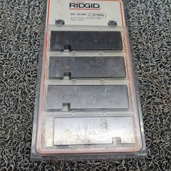 RIDGID 47995 Universal 3/8&Prime;-16 UNC Bolt Dies
