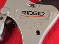 Ridgid RC-2375 1/8&Prime; &ndash; 2 3/8&Prime; Ratcheting Plastic Pipe and Tubing Cutter
