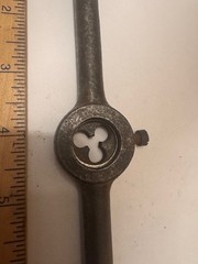 VINTAGE 7MM (M7 X 1.0) ROUND DIE + 9&Prime; STEEL 1&Prime; RND DIE HOLDER WRENCH