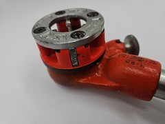 Ridgid 12-R 1/2&Prime; and 3/4&Prime; Pipe Threader Dies Ratchet & Cutter No 2A 1/8&Prime; To 2&Prime;