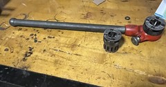 RIDGID OO-R Ratcheting pipe threader With 1/2 And 3/8 Die Cutting Heads 18 Inch