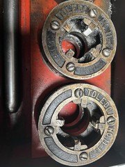 Vintage Toledo Pipe Threading Die Set 1/4&Prime; To 1-1/4&Prime; W/ Yoke & Case