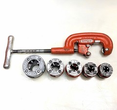 Ridgid 00-R Pipe Threader Die Set NPT w/ Ridgid No. 2A Pipe Cutter 1/4&Prime; &ndash; 1&Prime;