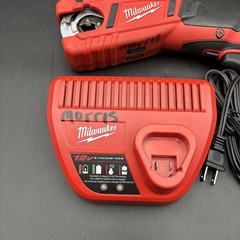MILWAUKEE M12 Pipe Tubing Cutter Kit Battery and Charger And Case TESTED