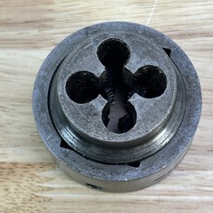 GTD Little Giant 3/8&rdquo; NC 16 2-3/4&rdquo; Size Adjustable Threading Die Insert Collet