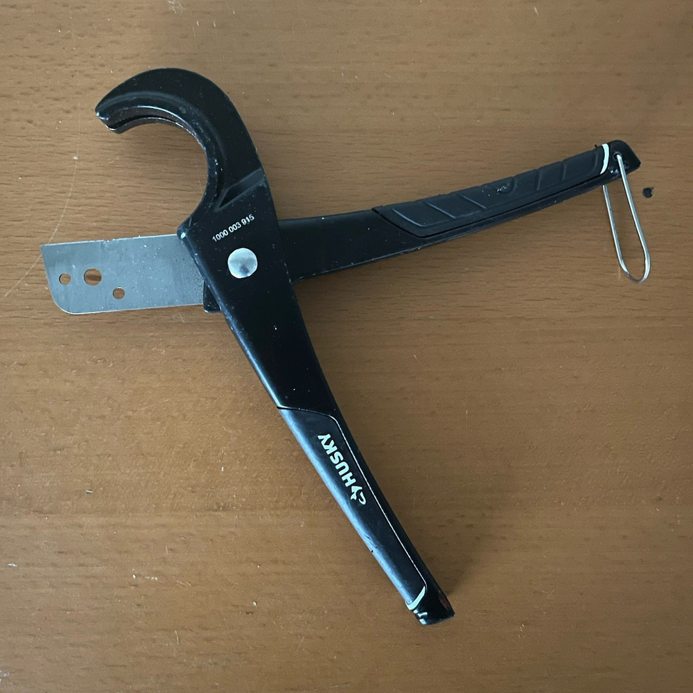 Husky Ratchet Pipe Cutter 1/2 in to 1-1/4 in Model/MPN 1000 003 915