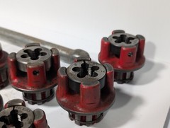 Lot of 42 Ridgid pipe threading tools and heads as pictured: 1/2-20, 9/16-12,+