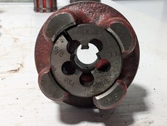Lot of 42 Ridgid pipe threading tools and heads as pictured: 1/2-20, 9/16-12,+