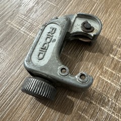 RIDGID 3/4&Prime;Close Quarters 3/16&Prime; to 15/16&Prime; Model 104 Tubing Cutter. (N5)