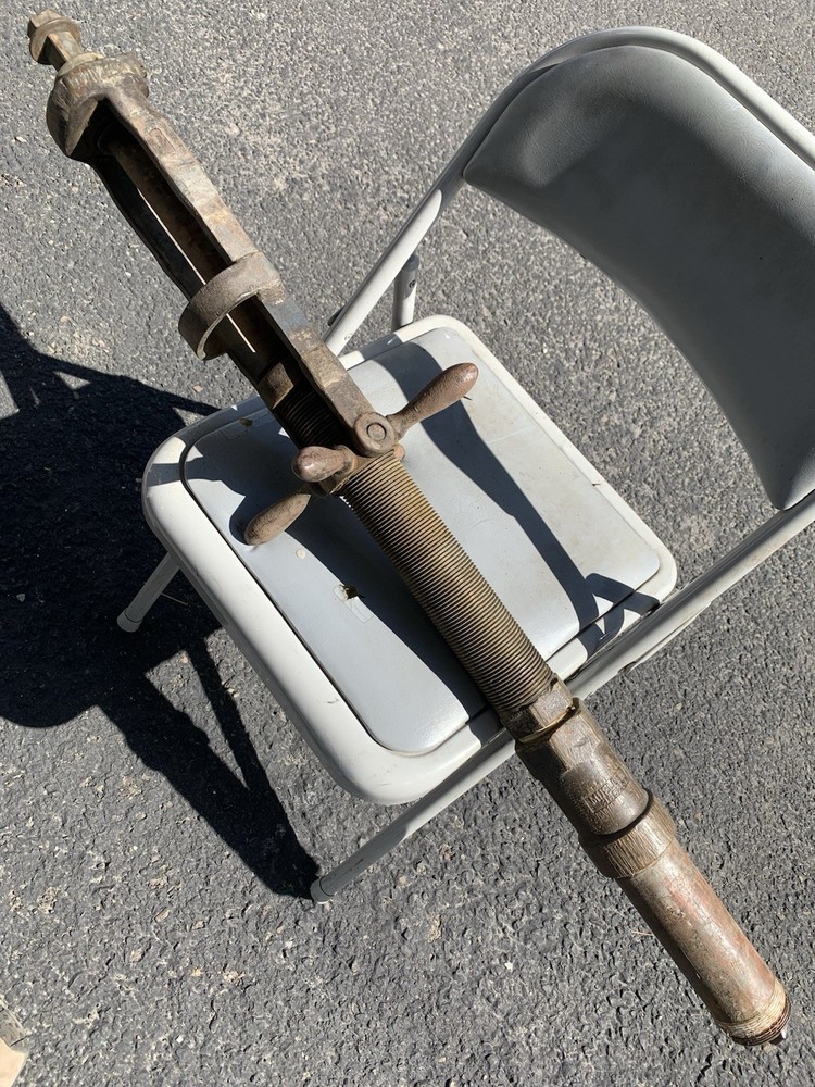 USED Mueller D-5 Pipe Drilling Hot Tapping Machine w/ 1.5&Prime; Bit