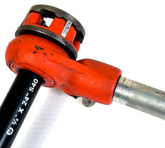 RIDGID 00-R Ratcheting Pipe Threader Tool w/ 3/4 & 1/2 Die Heads