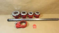 Armstrong 191 R Ratchetting Die Holder And Pipe Die Set 1 1/4, 1, 3/4, 1/2