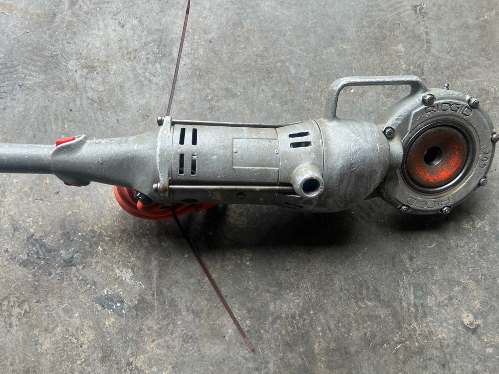 RIDGID&reg; 700 Power Drive Pipe Threader Threading Machine With Dies