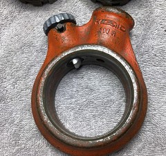 RIDGID 111 R RATCHETING PIPE THREADING HEAD WITH 5 DIES ( 1/4,3/8,1/2,3/4,1&rdquo;)