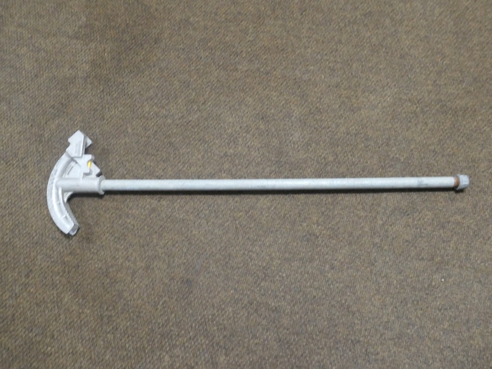 GARDNER NO. 931 PIPE BENDER with Built in Level