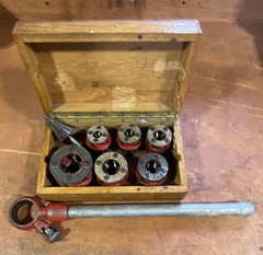 RIDGID Pipe Threader Die Head Set 1/8 to 1 inch with Remer, Han and cool oak box