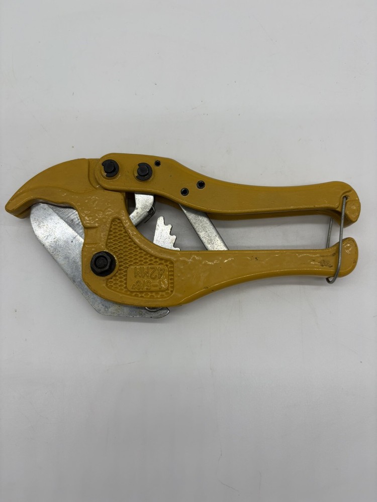 Vintage Tractor Yellow PVC Pipe Cutter 1-5/8&Prime; Ratchet Hose Tube Cutting Tool