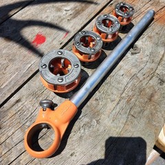 RIDGID 00-R Pipe Threader 1&Prime;, 3/4&Prime;, 1/2&Prime;, & 3/8&Prime; &ndash; 5 PIECE SET Rachet @ 4 Dies