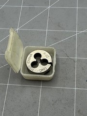 8-32 UNC HSS Round Split Die Threading Tool 3-Slot High Speed Steel Die Compact