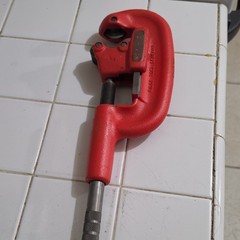 RIDGID No. 2A/202 Screw Feed Heavy Duty Pipe Cutter, 1/8 in to 2 in