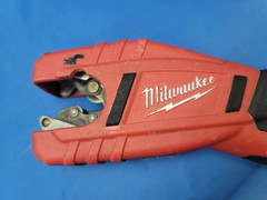 MILWAUKEE 2471-20 CORDLESS COPPER TUBING CUTTER W/ BATTERY