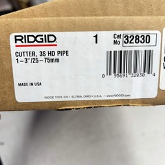 RIDGID Heavy Duty Pipe Cutter Ergonomic Handle Iron Body 1-3&Prime; Red/Silver 32830