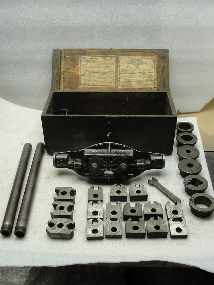 Vintage REED Mfg. Co. Pipe Threader #1301 Set No 2 1/2&Prime; With Dies & Original Box