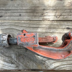 RIDGID 151 Screw Feed Pipe Cutter 1/4 in to 1-5/8 in Capacity