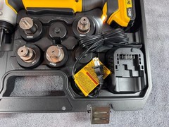 MINT &ndash; DEWALT 20V MAX Copper Swage Tool Kit DCE450D1 w/ 6 Heads, Battery & Case