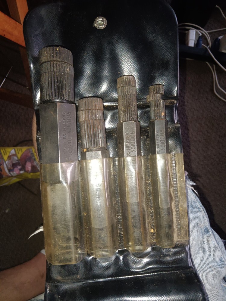 Roddick 100-60 1/4 in NPT Right-Hand Pipe Tap Set of 4 w/ Holder Pouch