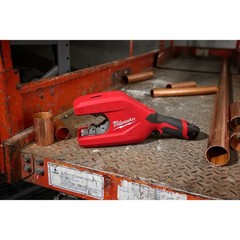 Milwaukee M12 Brushless 1-1/4&Prime; &ndash; 2&Prime; Copper Tubing Cutter