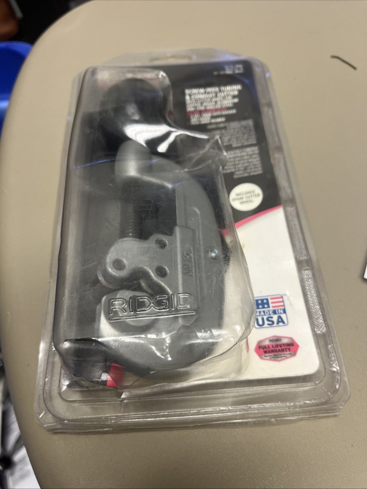 RIDGID 15 Screw Feed Tubing and Conduit Cutter &ndash; 32920