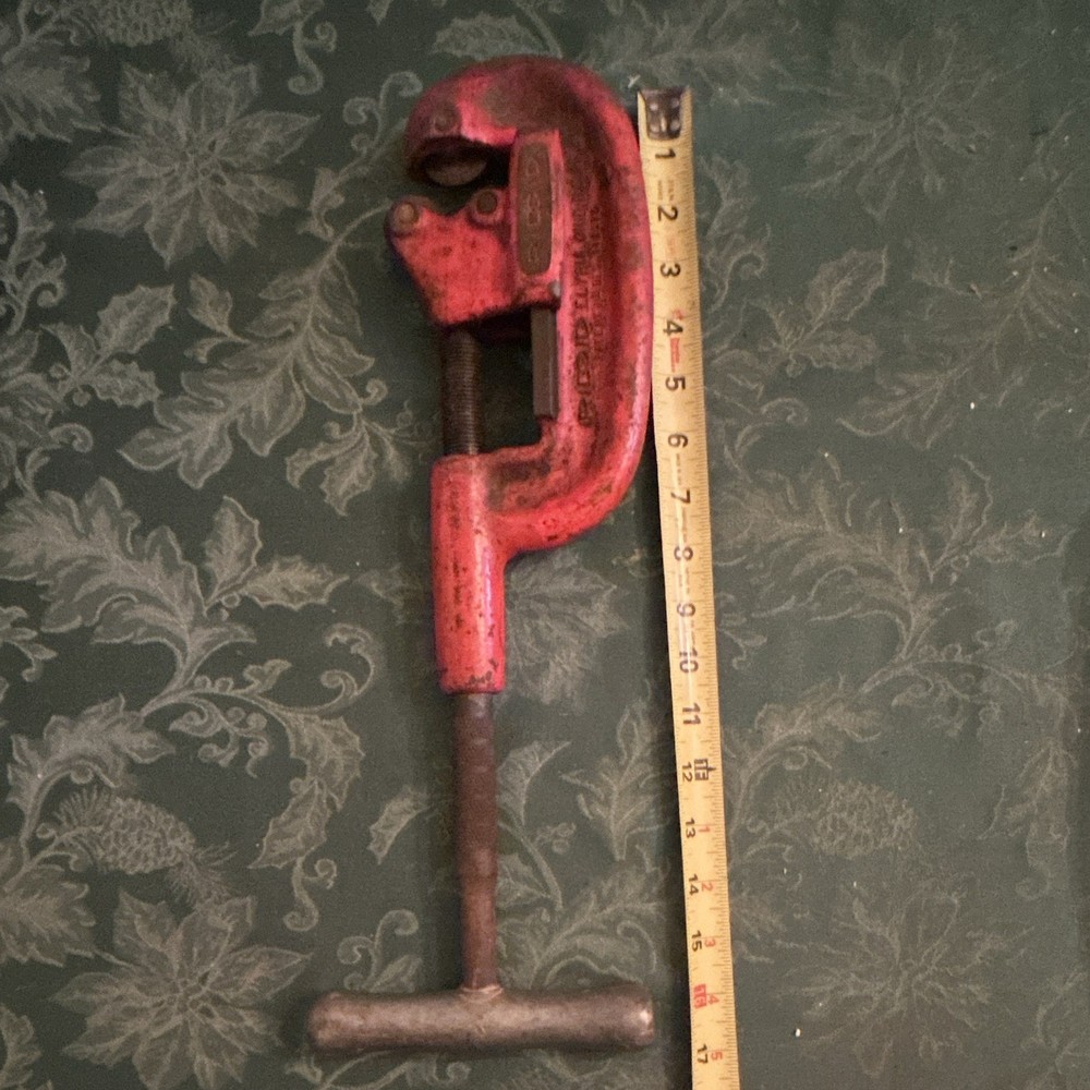 RIDGID No. 1-2 Heavy Duty Screw Feed Pipe Cutter, 1 in to 2 in
