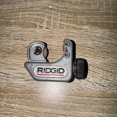 RIDGID 3/16 in to 15/16 in 104 Close Quarters Multi-Use Tubing Cutter