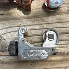 RIDGID 104 Screw Feed Pipe Cutter, 3/16 in to 15/16 in Pipe Size Range
