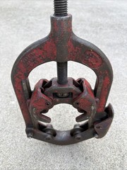 Reed H-4 Hinged 4-Wheel Pipe Cutter 2&Prime;&ndash;4&Prime; Steel Stainless Cast Iron Pipe Used