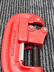 WESTWARD 3CYV3 Pipe Cutter Cutting Capacity Std Wheel Cutter 1/8&Prime; &ndash; 2&Prime; Red
