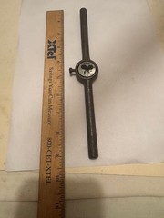 VINTAGE 7MM (M7 X 1.0) ROUND DIE + 9&Prime; STEEL 1&Prime; RND DIE HOLDER WRENCH