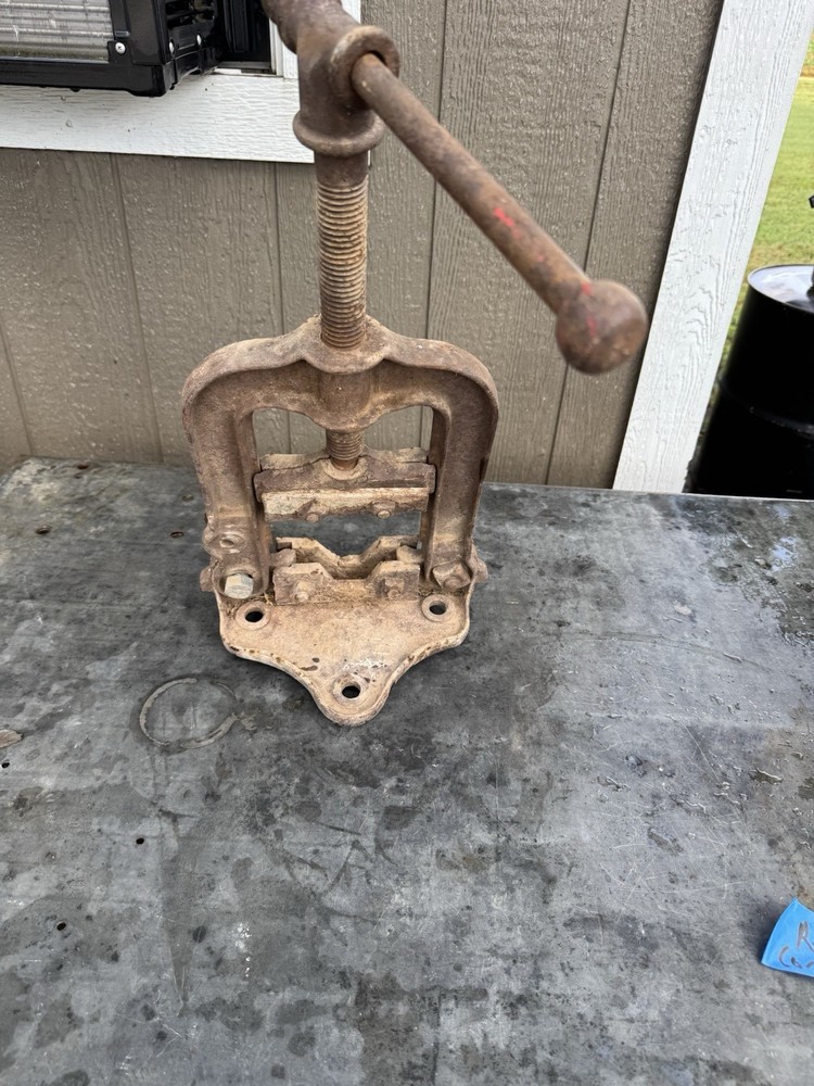 Vintage MARK MFG Co Chicago No. 3 Pipe Vise As Is