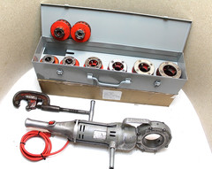 RIDGID 700 Pipe Threader w/ 12-R Die Set & &ldquo;BRAND NEW&rdquo; Metal Case (100% TESTED)