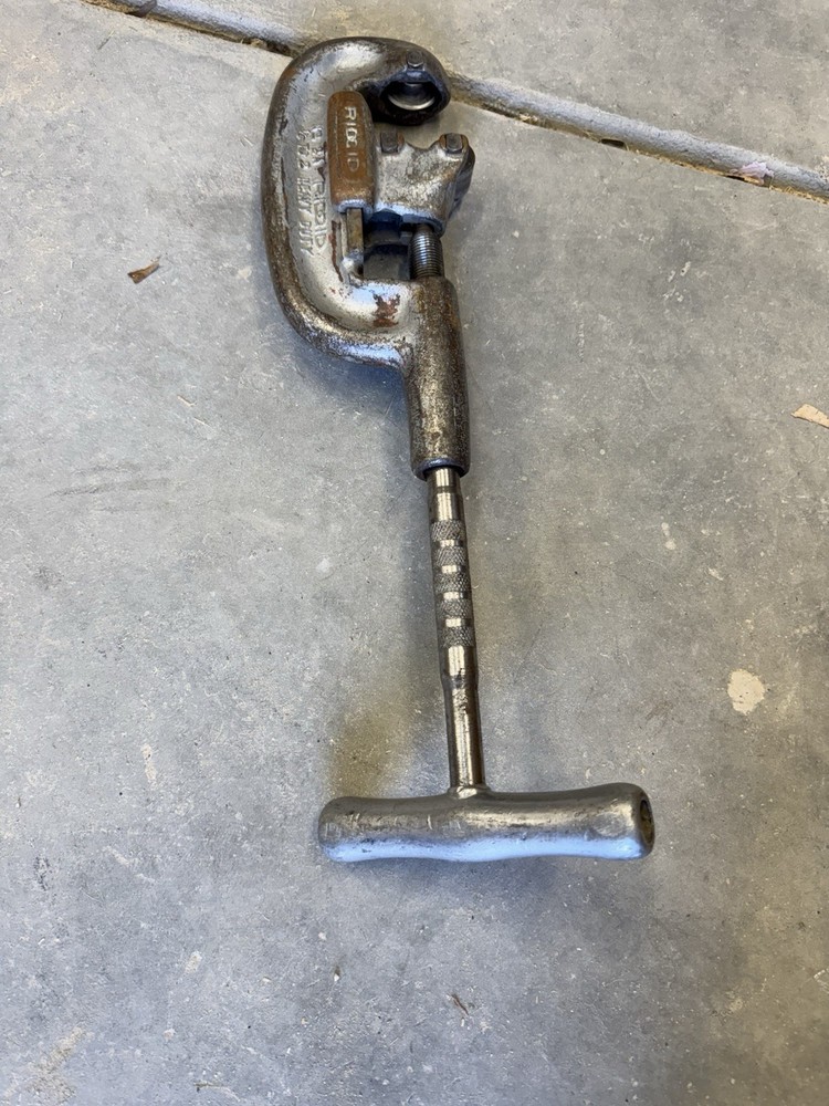 Vintage RIDGID No. 2-A Pipe Cutter &ndash; Original Grey Finish &ndash; Made in USA 1/8&Prime;-2&Prime;