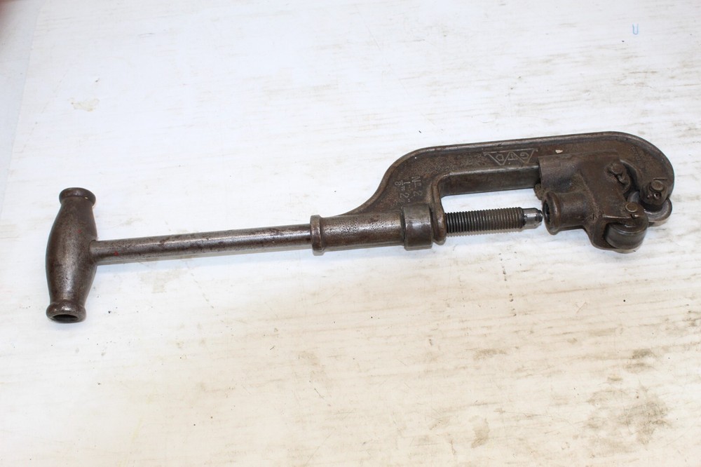 Vintage Greenfield Tap & Die Co. Pipe Cutter No. 2 &ndash; 1/8&Prime; to 2&Prime; Pipe Works Great