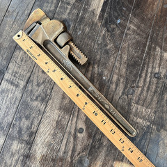 Ampco W-212 Non Sparking Bronze 14&Prime; Pipe Wrench Spark Proof 2 1/4&Prime; Jaw Opening