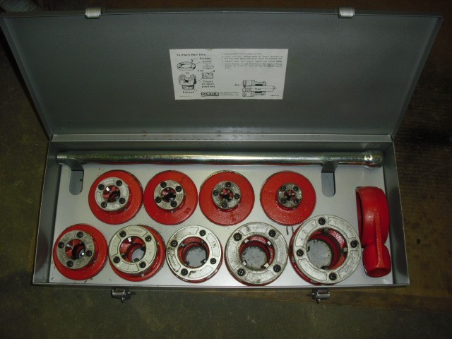 New RIDGID 12R MANUAL RATCHET PIPE THREADER SET 1/8&Prime; TO 2&Prime;