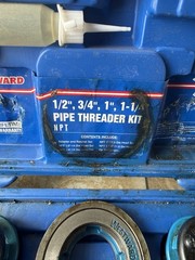 Westward Pipe Threader Kit 1/2 3/4 1 1-1/4 NPT Ratchet Set 4YR89