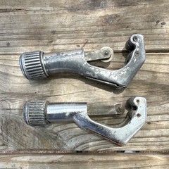 Lot of 2 Screw Feed Pipe/Tubing Cutters Unbranded Model 1/8 in to 1 1/8 in
