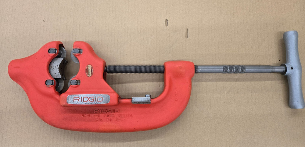 RIDGID Heavy Duty Four Wheel 2 1/2&Prime;-4&Prime; Steel Pipe Cutter No 44-s
