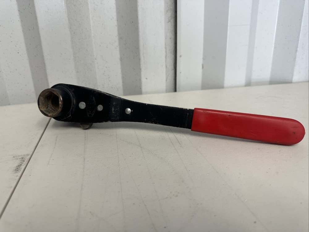 Reed L2017 Thru Bolt Dual Socket Ratchet Wrench 1-1/4&Prime; & 1-1/16&Prime;