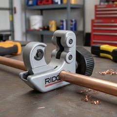 Lightweight Manual Tubing Cutter with Knurled Knob &ndash; Perfect for Tight Spaces