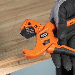 Klein Tools 50043 PEX Pipe and Tubing Cutter, 1-Inch I.D. Cutting Orange
